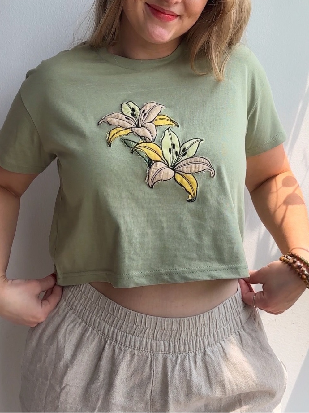 NWT Women’s Sage Matcha Green Floral Lily Embroidered Appliqué Crop Tee